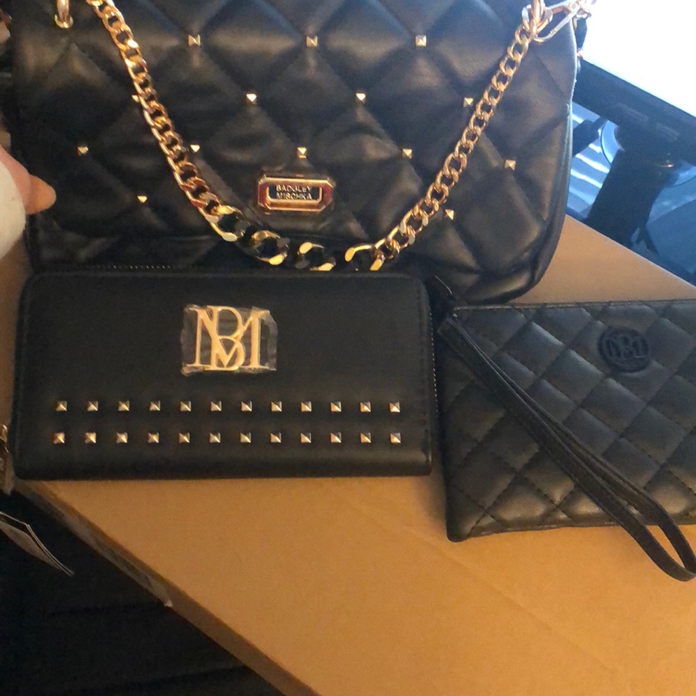 BADGLEY MISCHKA 🌟🌟black crossbody, wristlet and matching wallet! You get all 3